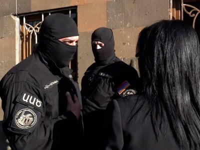 «Մոմ ենք ուզում վառել» «Մոմը երեկ վառեիք». Վիճաբանություն՝ փոխգնդապետի եւ ավագանու անդամի միջև