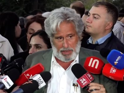 Амстердам: Не видел ни одного руководителя страны, который говорил о церкви в стиле Пашиняна