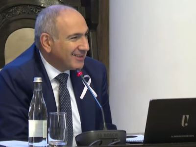 Բանակ տանելուց սմայլիկ դնենք, որ պոզիտիվ տոն տանք. փոխվարչապետն ու Փաշինյանը կատակեցին