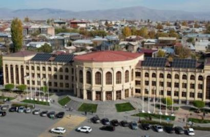 Գյումրիի քաղաքապետի աշխատասենյակում աշխատակիցներից մեկի ինքնազգացությունը վատացել է. շտապօգնություն է ժամանել (վիդեո)