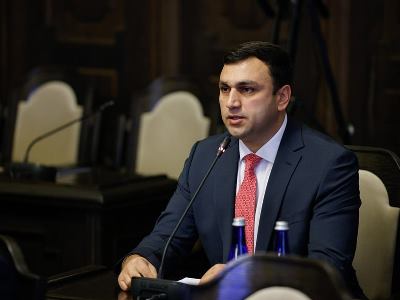 Որոշակի ուժերի ներկայացուցիչներ իրար շտաբներից դուրս չեն գալիս, լծված են Գյումրու սցենարի կրկնությանը. Մեխակյան