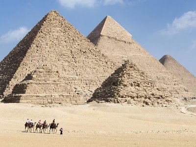 Tourist woman falls into 80-meter-deep pyramid in Egypt and survives