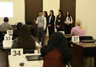 «Հրապարակ». 36 թեկնածուն էլ կտրվել է քննությունից, այդ թվում Գալյանի խորհրդականն ու Ալեն Սիմոնյանի օգնականը
