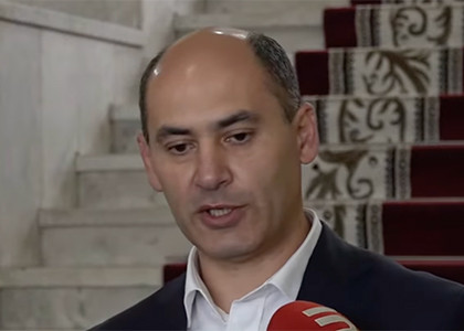 Հիմա որ ընդդիմությունը Գյումրիում պրոբլեմի առաջ է կանգնել, «կռայնին» էլի մնալու եմ ես. Մարտուն Գրիգորյան