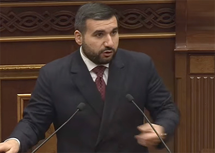 Դո՛ւք եք արյուն բերող քաղաքապետի ընտրել. Վահագն Ալեքսանյանը՝ Մարտուն Գրիգորյանին