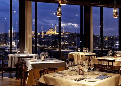 Ekonimim: Istanbul restaurant fined for charging customers to recharge smartphones