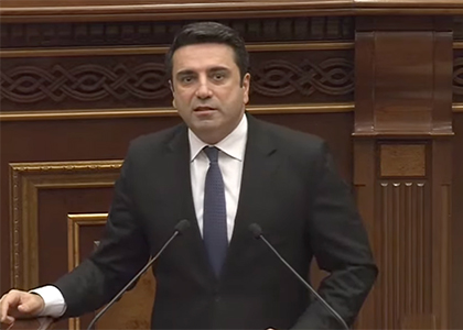 Ասում են՝ ով քաղաքական գնահատական է տալիս, պոլին են պառկացնում․ Բա դուք ինչի՞ պոլին պառկած չեք. Ալեն Սիմոնյան