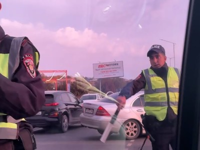 Հովհաննավանքի գլխավոր մուտքը այս պահին փակ է. ոստիկանները բացատրություն չունեն