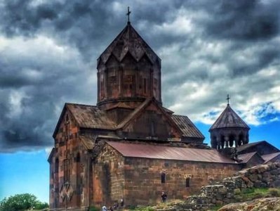 «Этк»: Никол Пашинян своими заявлениями бросает вызов не только ААЦ, но и Конституции