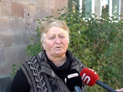 Շատ լավ, խելացի երեխա է, 2 կանֆետ էր բերում, ասում էր՝ Էմմա տատիկ քեզ համար եմ բերել. համագյուղացի