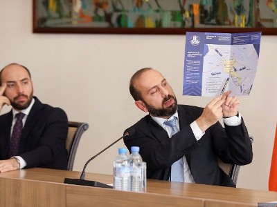Միրզոյանն ընդունել է Հայաստան այցելած լրագրողների և փորձագետների