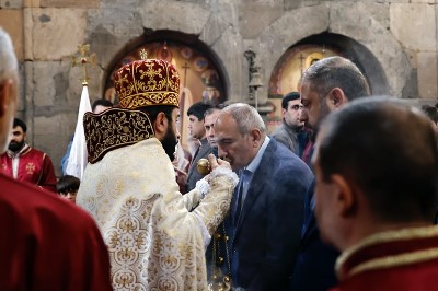 Пашинян заявил о «фактах нарушения обета безбрачия» Католикосом всех армян
