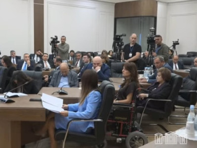 Անձի բաղնիքում, ննջարանում ինտիմ հարաբերություն է նկարվել, էս այլանդակությունը ե՞րբ է վերացվելու. Մինասյանը՝ նախարարին