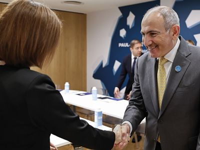 Փաշինյանը հանդիպել է Մոլդովայի նախագահի հետ. քննարկել են երկկողմ հարաբերությունների զարգացման հեռանկարները
