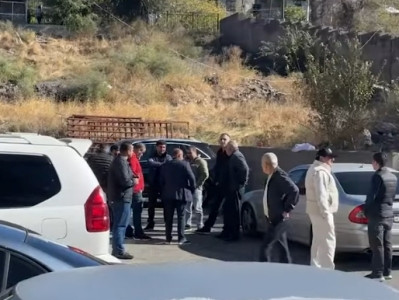 «Երիտասարդ տղա է, բացարձակ կապ չունի կաշառքի հետ». Ապարանի բնակիչները հակակոռուպցիոնի բակում են