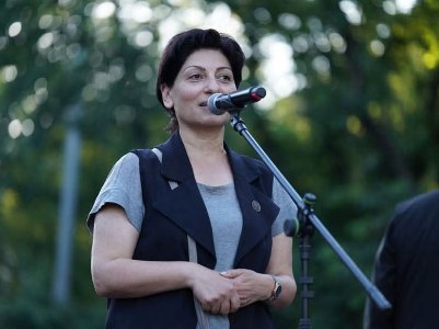 «Մարդկանց սրտով՝ հարկերն ու տուրքերն էլ վերացրեք». զոհվածի մայրը՝ զինծառայությունը կրճատելու հիմնավորման մասին