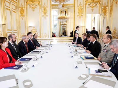 Macron to Pashinyan: France unconditionally supports Armenia’s territorial sovereignty, strengthening of peace