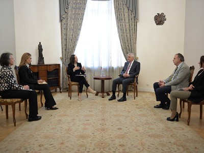 Armenia deputy PM, European Investment Bank official discuss new areas of cooperation