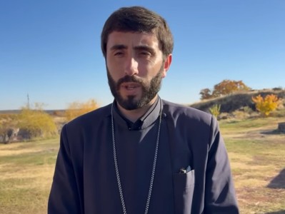 Ո՞վ է տեր Սարգիսը. նա Ապարանում խադավիկ էր. կաթողիկոսի ազգականը լինելով է հայտնվել այստեղ. Ստեփան Ասատրյան