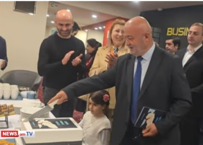 Փաշինյանի «sms»-ը Աղազարյանին «Երկրի իրական կողմը» վերնագրով գիրք գրելու միտք տվեց