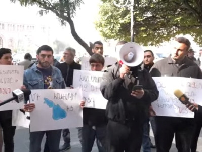 «Սևանը տանք, հանգիստ ապրենք». ՀՅԴ–ական երիտասարդների ակցիան՝ կառավարության դիմաց
