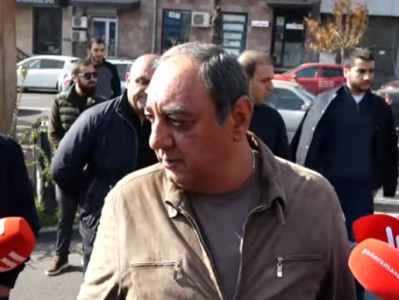 «Մեջից կրակ չի եղել, դրսից է եղել». KFC-ի սեփականատեր «Դերժավայի» Արկադին հրդեհի վայրում է