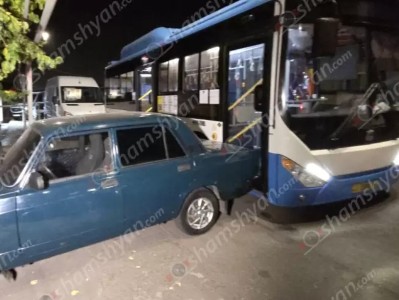 Թիվ 56 երթուղու ավտոբուսը հետընթաց բախվել է «Chevrolet»-ին, «ՎԱԶ 2107»-ին և «Mercedes Sprinter»-ին