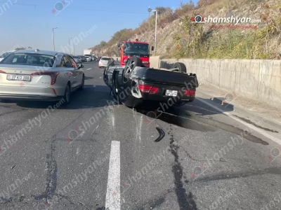 40-ամյա վարորդը «Mercedes»-ով Սարալանջից Ազատության պողոտա ընթանալիս բախվել է բազալտե եզրաքարին և գլխիվայր շրջվել