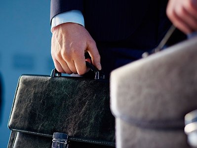 Financial Times: Over quarter of UK companies expect job cuts due to AI