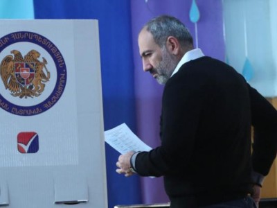 Դպրոցների, մանկապարտեզների, պետական այլ հիմնարկների աշխատակիցներ՝ Էջմիածին Փաշինյանի այցին