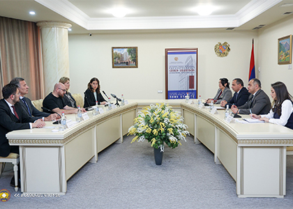 Քննչական կոմիտեի նախագահը և Նիդերլանդների դեսպանը հավաստագրեր են հանձնել վերապատրաստում անցած քննիչներին