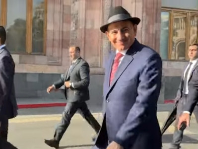 «Վա՞ղն եք գնալու Վեհարան». Փաշինյանը չպատասխանեց լրագրողի հարցին