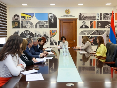 Ժաննա Անդրեասյանը ընդունել է մանկավարժներին, լսել նրանց բարձրացրած հարցերը