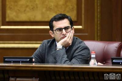 «Հրապարակ». Հակոբ Արշակյանը չի շտապում. Նա մտածում է չառաջադրվել, եթե, իհարկե, չպարտադրեն