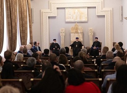 Վեհափառը «Աղոթքի նախաճաշի» մասնակիցների հետ խոսել է հակաեկեղեցական արշավի մասին
