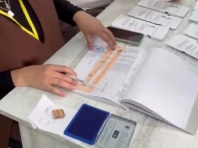14/44 տեղամասում հայրը որդու փոխարեն է ստորագրել, որդին` հոր. «Հայաքվե»