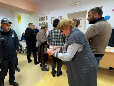 Հլը տուր ստեղ. լարված իրավիճակ 14/37 ընտրատեղամասում. Կույր կնոջն այդպես էլ չհաջողվեց ընտրություն կատարել