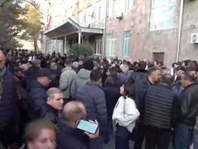 Սամվել Կարապետյանին աջակցելու եկածները բացականչել են «Ազատություն»