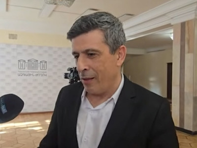 Соратник Пашиняна о писаре-участнике «литургии» в Ованаванке: Он – мой помощник на общественных началах