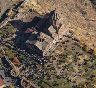 «Փաստ». Իշխանությունները չեն թաքցնում, որ ՀԷՑ-ն ու Եկեղեցին իրենց հետաքրքրում են միայն նախընտրական «տրամաբանության» մեջ