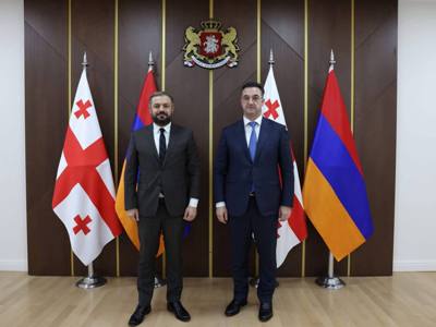 Քննարկվել են Վրաստանով հայկական բրենդիով (կոնյակ) բեռնված մեքենաների անխոչընդոտ անցման հարցերը. Պապոյանը Թբիլիսիում է