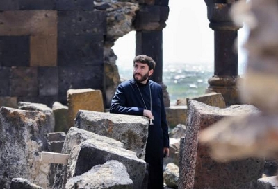 «Իրավունք». Կարգալույծ քահանան լուրջ «սխոդկեք է» անում. նրան հաջողվել է «բանակ» հավաքել