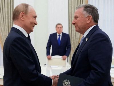 Bloomberg: Противоречивый мирный план по Украине стал результатом закулисных переговоров США и РФ