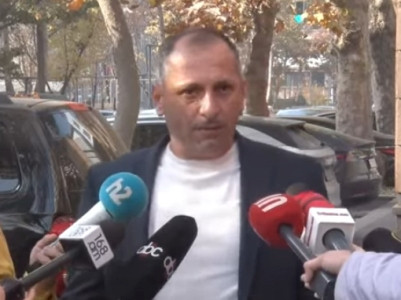 Группа граждан проводит акцию протеста в Ереване: они стали жертвами кибермошенничества