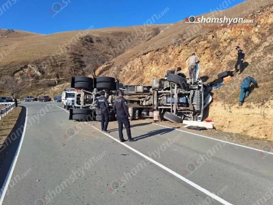 Բերդ-Ճամբարակ ճանապարհին բեռնատարը կողաշրջվել է. վիրավոր վարորդին դուրս են բերել՝ օգտագործելով հատուկ տեխնիկա