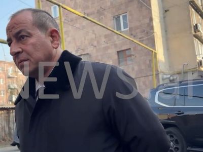 Охранник Пашиняна толкнул и ударил по плечу корреспондента Новости Армении - NEWS.am