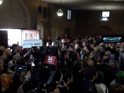 Инцидент во время литургии в церкви Святого Саркиса: гражданина силой вывели из храма