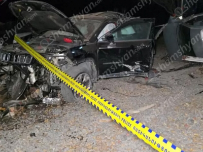Կոտայքում բախվել են Jeep-ն ու Opel-ը. վերջինս շրջված բախվել է ծառին, արգելապատնեշն էլ շպրտվել և վնասել է մեկ այլ Opel-ի