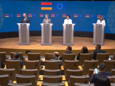 EU foreign policy chief, in Armenia FM’s presence, emphasizes maintaining sanctions on Russia