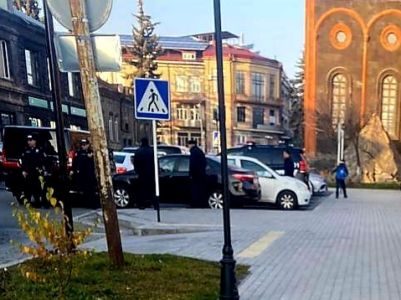 Правозащитник: Представители СНБ Армении находятся в церквах Гюмри
